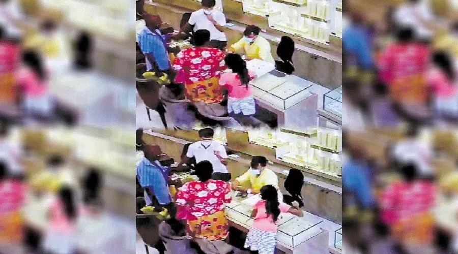 இலங்கையில் சிறுமியை வைத்து பெற்றோர் செய்த மோசமான செயல்! CCTVயில் அம்பலம்