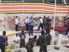 யாழ் வலி.வடக்கில் தமிழர் காணியில் விகாரைக்கான அடிக்கல் நாட்டினார் இராணுவத் தளபதி