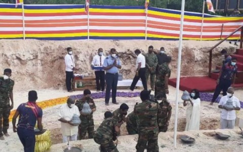 யாழ் வலி.வடக்கில் தமிழர் காணியில் விகாரைக்கான அடிக்கல் நாட்டினார் இராணுவத் தளபதி