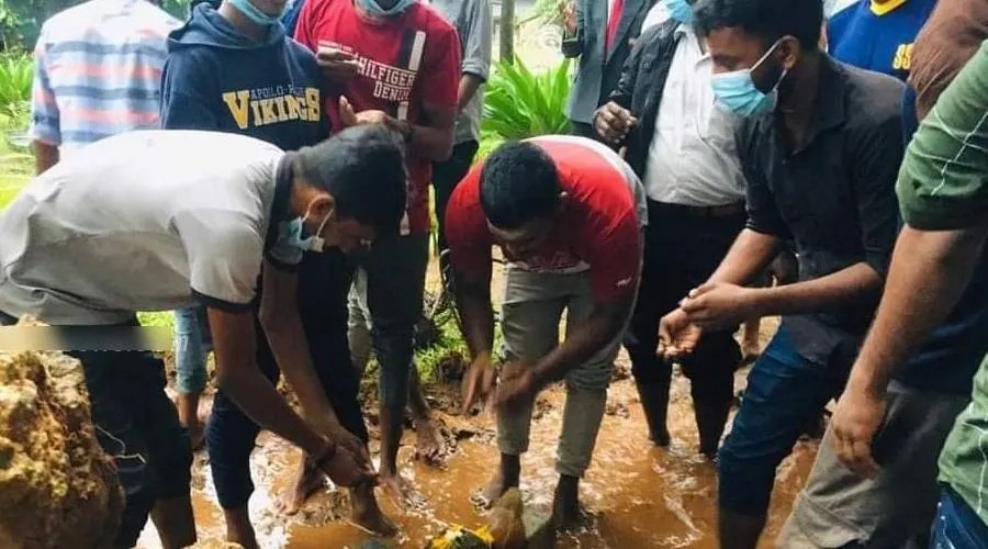 பல்கலைக்கழக முள்ளிவாய்க்கால் தூபி மீளமைக்கும் செலவை பொறுப்பேற்ற திருகோணமலை நபர்