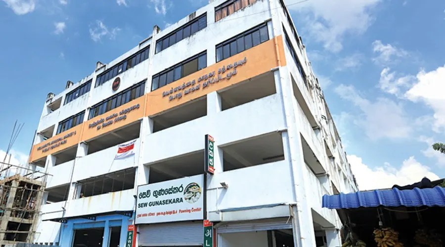 வெள்ளவத்தையில் அதிகரிக்கும் கொரோனா தொற்றாளர்கள் – சந்தையை மூடிய அதிகாரிகள்