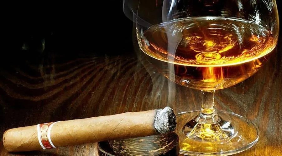 இலங்கையில் சிகரெட் மற்றும் மது விற்பனைக்கு தடை