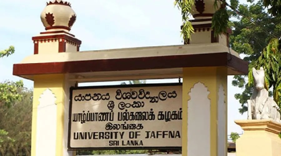 கையை இழந்த மாணவனிற்கு இரக்கம் காட்டியதால் பதவியிழந்த யாழ் பல்கலைகழக விரிவுரையாளர்