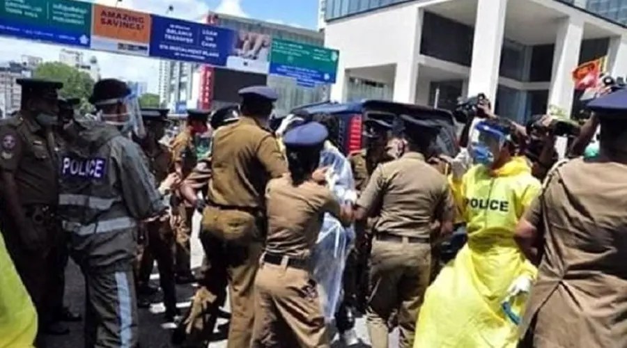 புதையலில் இருந்து பெறப்பட்ட தங்கப் பந்துகள்? விற்பனையின் போது சிக்கிய நபர்கள்