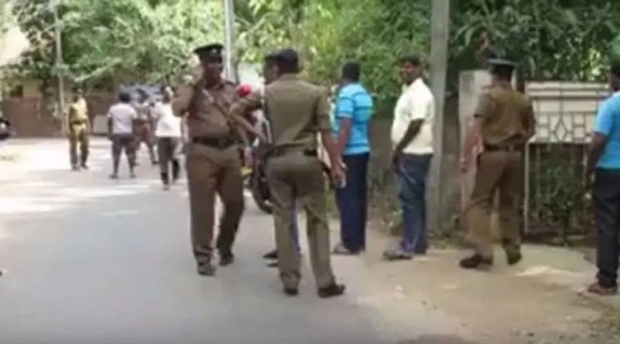 கள்ளக் காணி பிடிப்பதில் தகராறு; வாள்வெட்டில் 3 பேர் படுகாயம்