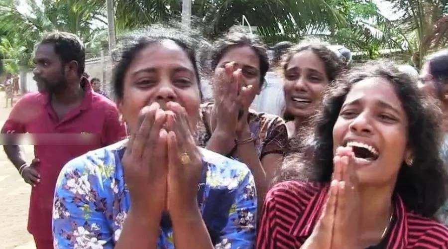 கிளிநொச்சியில் உயிரிழந்தவரின் வீட்டில் கலகம் விளைவித்த பொலிஸார்;மனைவி மற்றும் சகோதரிகள் உறவினர்கள் மீது தாக்குதல்!