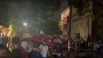 दिल्ली की राव IAS अकादमी के बेसमेंट में भरा पानी, 2 छात्राओं की मौत, कई छात्र फंसे 1 delhi 1 1722099468