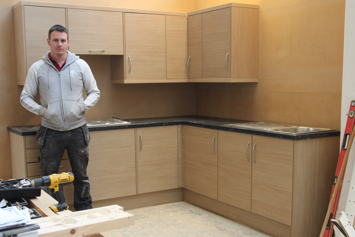 Kitchen fitting course in action