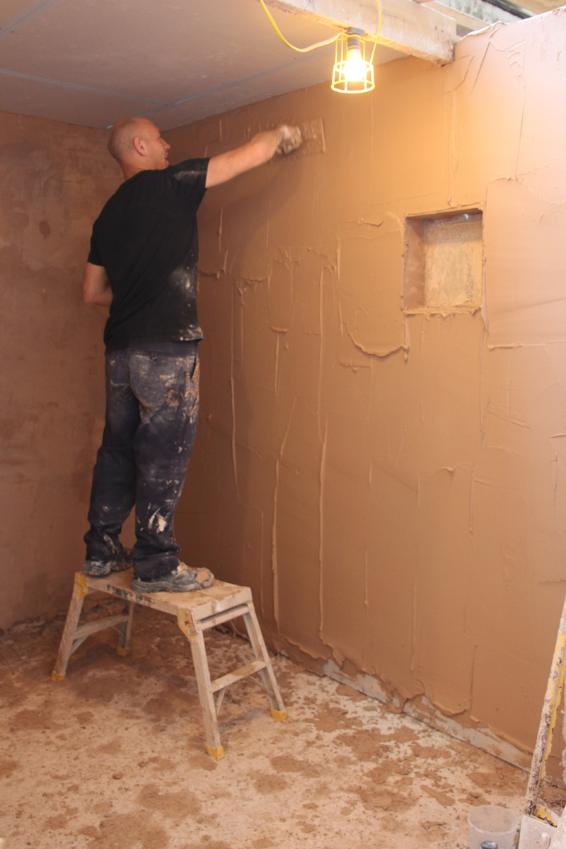 Plastering course in action