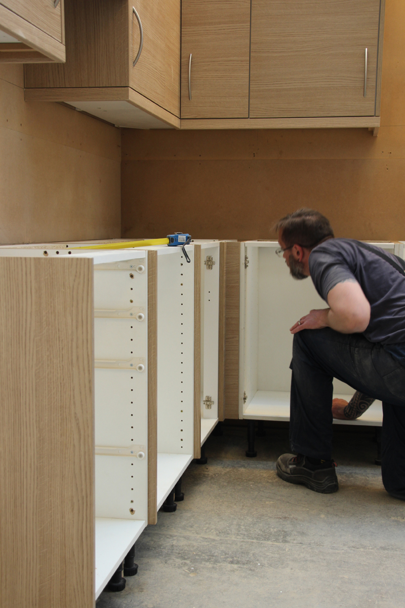 Kitchen fitting course in action