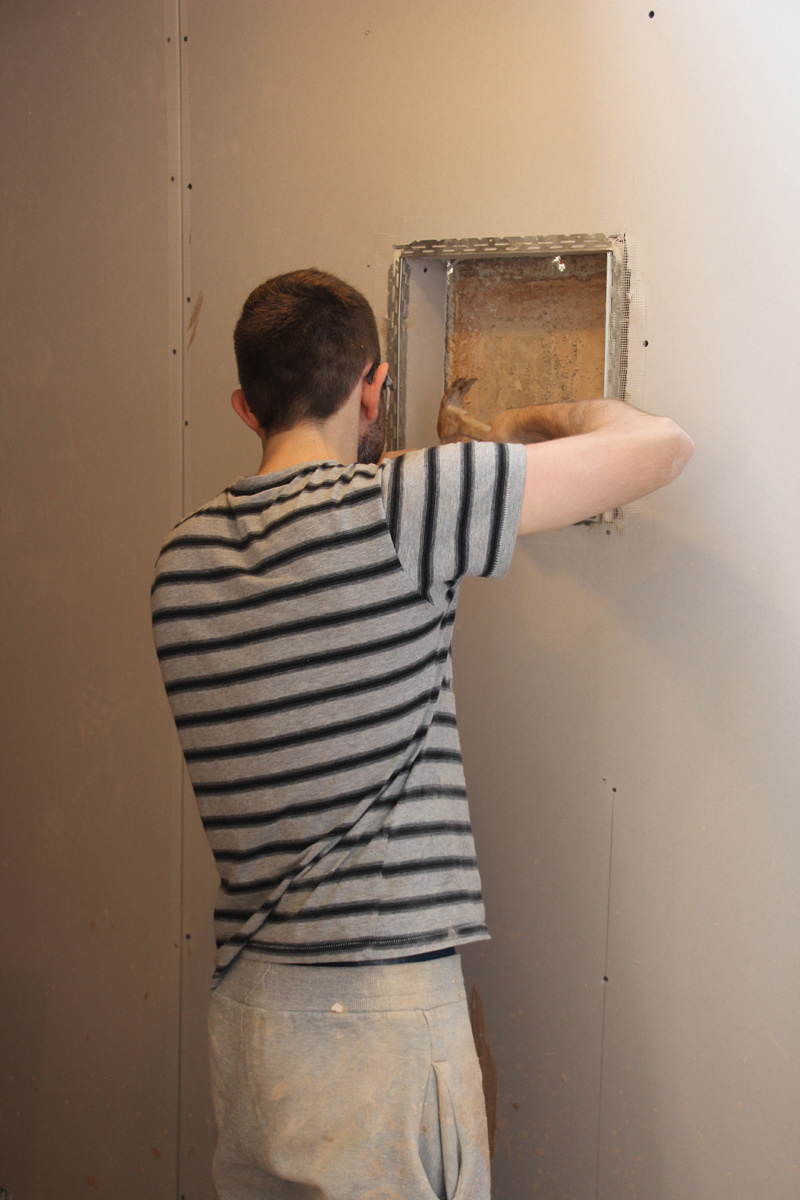 Fitting plastering window trims