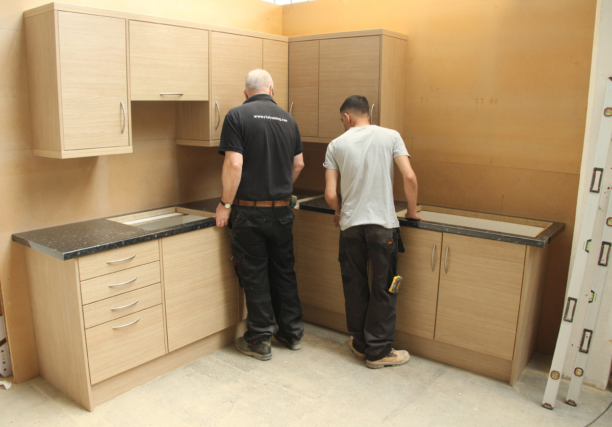 Fitting a kitchen worktop