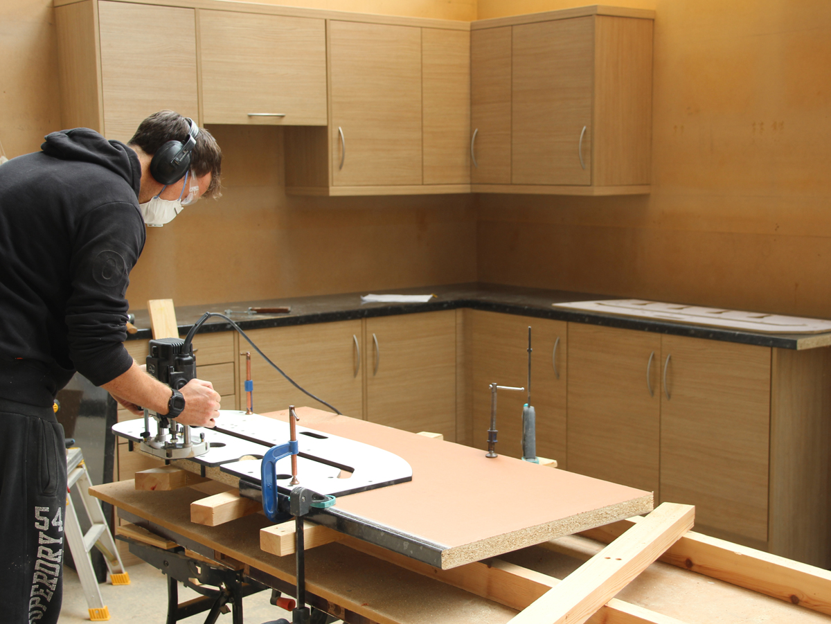 Using a router for the worktop joint