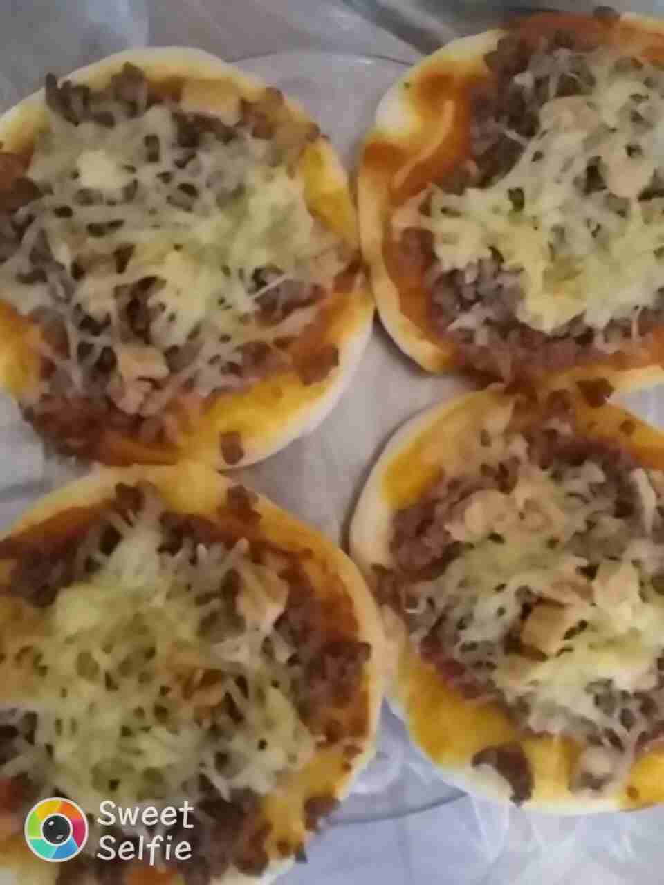 بيتزا اللحمة المفرومة وصفات عمل معجنات جديدة 2017 بيتزا سهلة منزلية بالصور 2017 البيتزا بالصور بطريقة سهلة اهلا بيكم من جديد في مطعم معجنات . ÙÙÙÙ Ø¨ÙØªØ²Ø§ Ø¹ÙÙ Ø·Ø±ÙÙØ© Ø§Ù ÙÙÙØ¯ Ø²Ø§ÙÙ