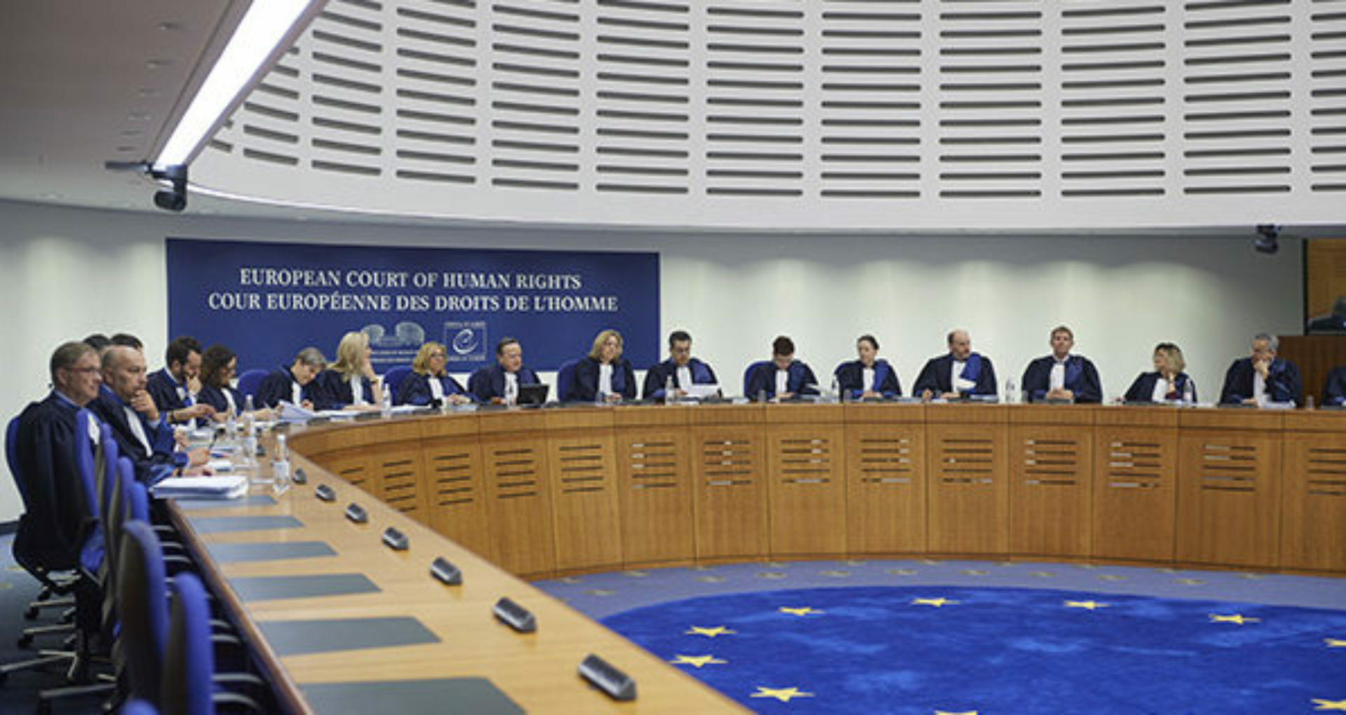 Inspirat de catre declaratia onu privind drepturile omului, consiliul europei a stabilit conventia europeana privind drepturile omului si libertatile . R Moldova A Mai Pierdut Trei Dosare La Curtea EuropeanÄƒ A Drepturilor Omului Suma Pe Care Statul Va Trebui SÄƒ O PlÄƒteascÄƒ ReclamanÈ›ilor Ziarul De GardÄƒ
