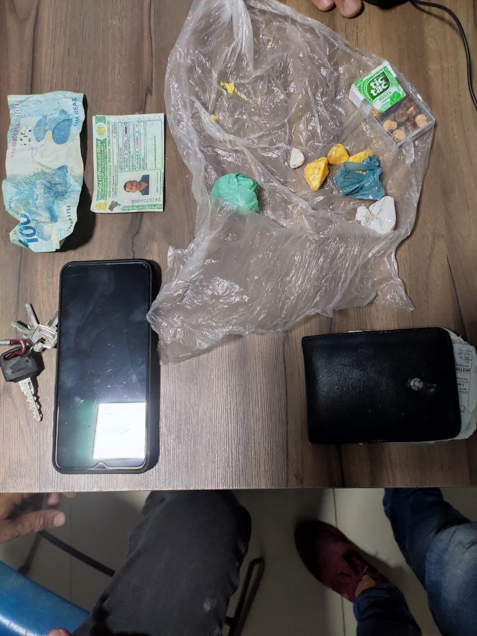 Guarnição da Polícia Militar flagra indivíduo com maconha, crack e cocaína