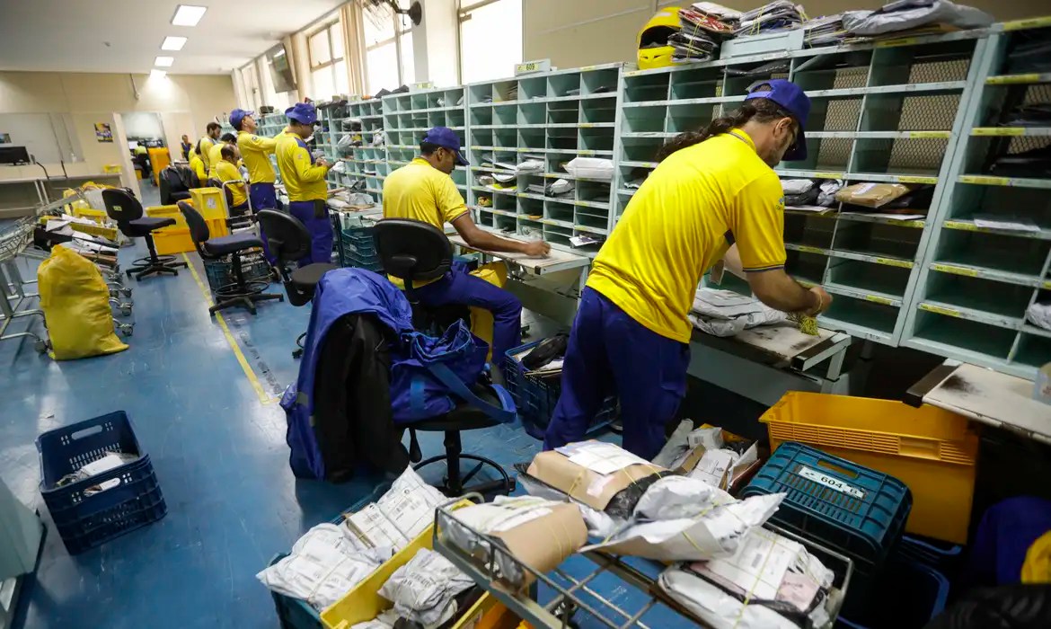 Greve nos Correios: TST determina manutenção de 80% do efetivo