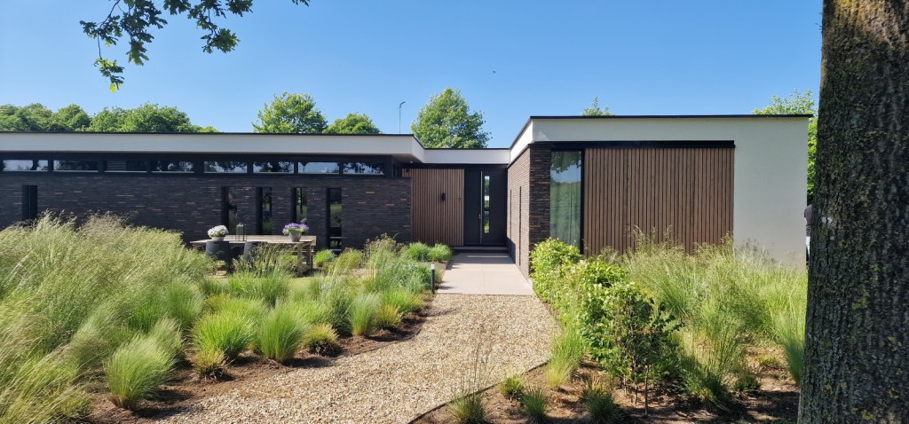 Architectonisch detail villa Ruurlo met strak afwerking en natuurlijk licht