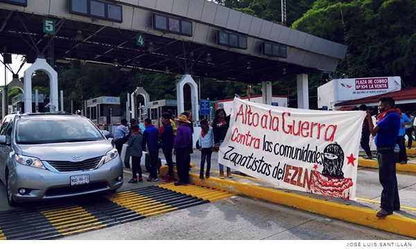Caravana de comunidades de la Montaña llega a Chilpancingo; van a la Ciudad de México