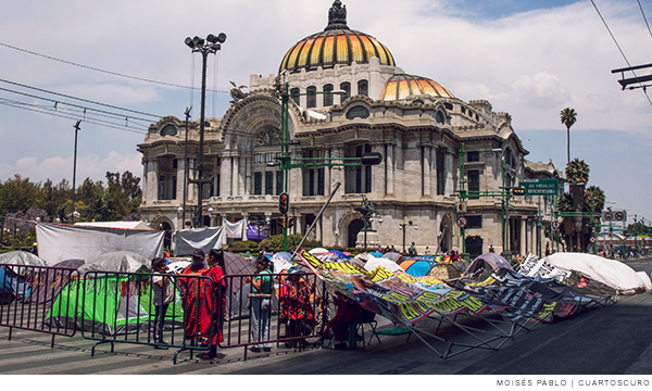 Plantón de indígenas triquis en Bellas Artes