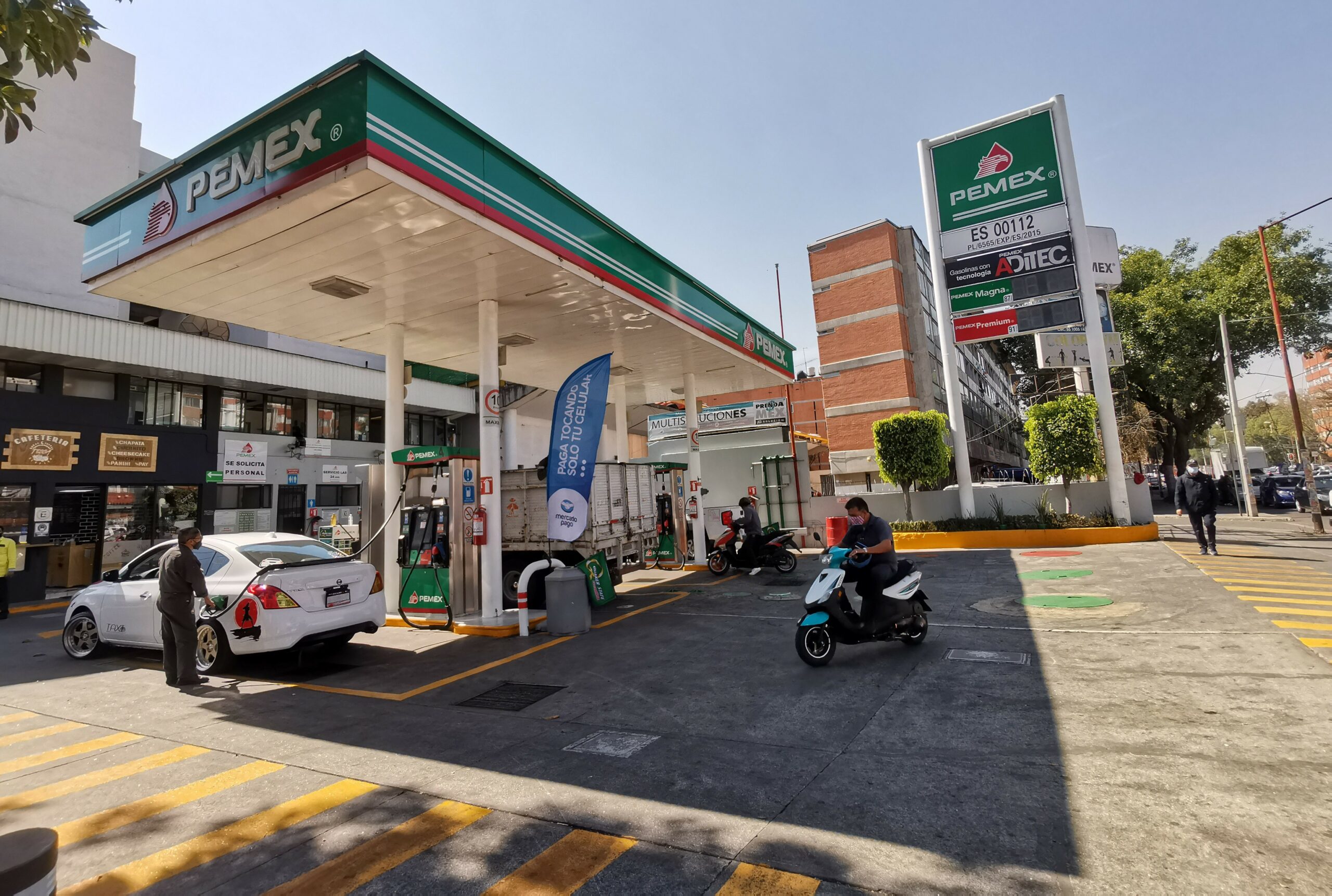Venta legal de gasolina creció 15% y se redujo el ‘huachicol’: Sheinbaum