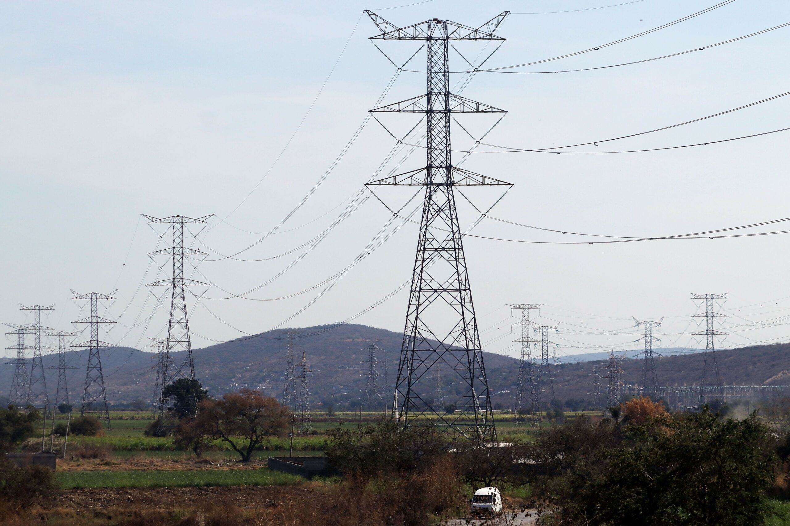 En cuatro años, el gobierno planea cubrir 99.9 por ciento de comunidades que no tienen electricidad, señaló la secretaria de energía