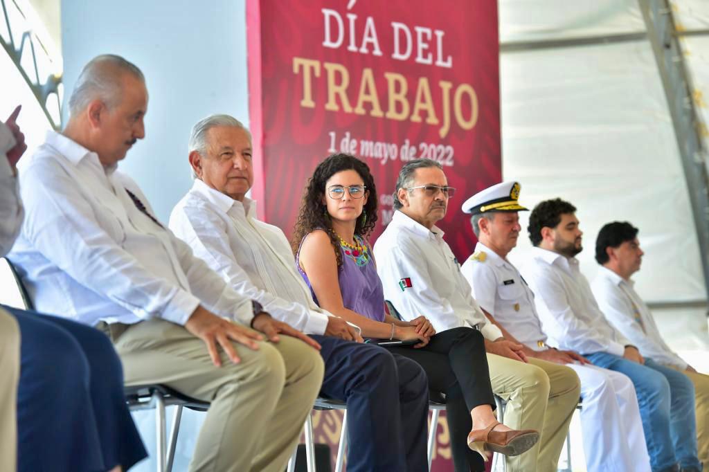Sin los trabajadores no hay desarrollo de México: AMLO