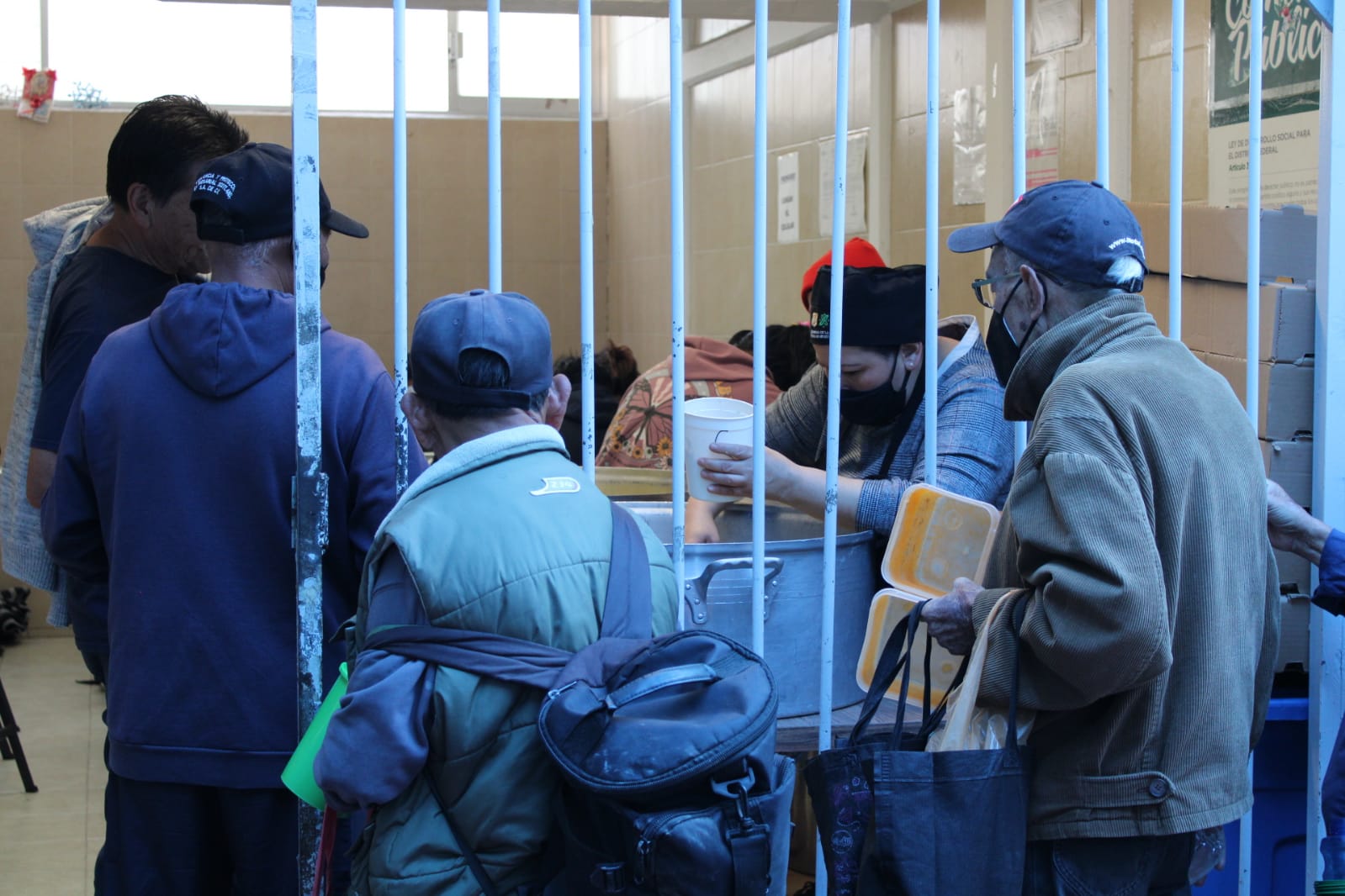 El programa de comedores comunitarios ha ayudado a miles de personas en la capital del país a cubrir la necesidad más importante
