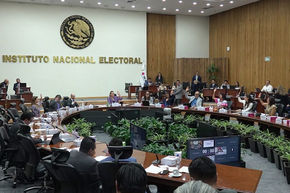 El arranque del proceso se vio empañado por un intento de sabotaje por parte del ala derechista del Instituto Nacional Electoral (INE)