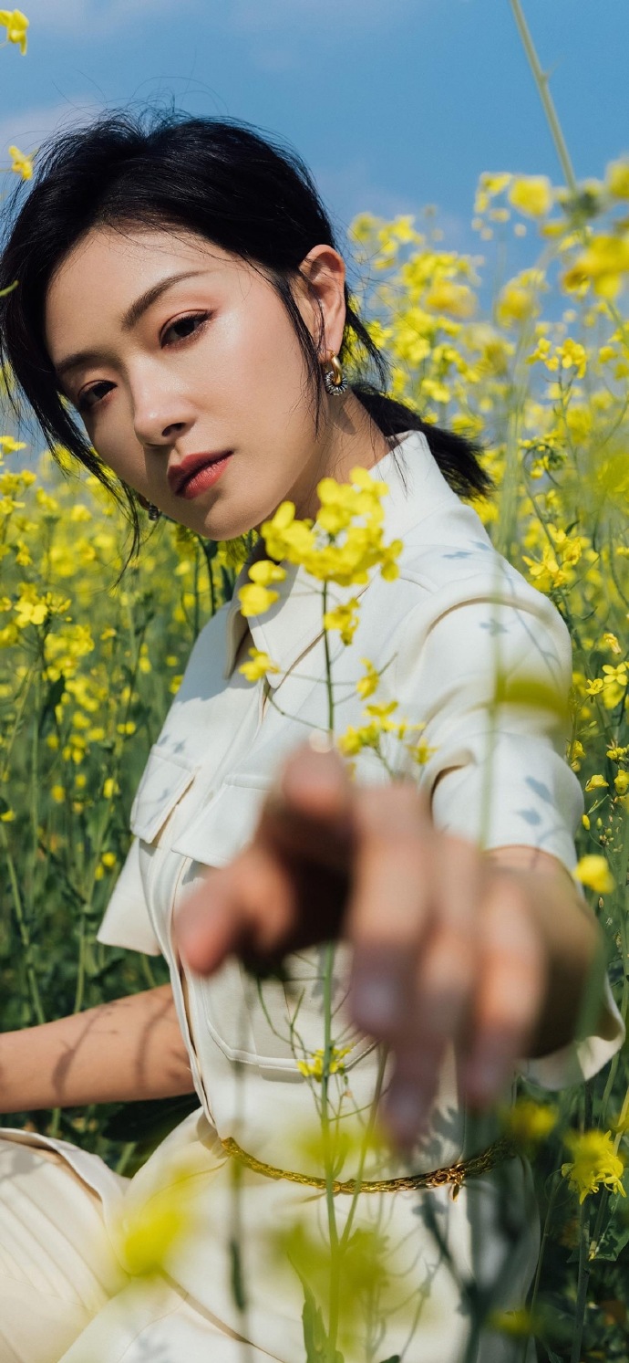 黄花地里万茜壁纸