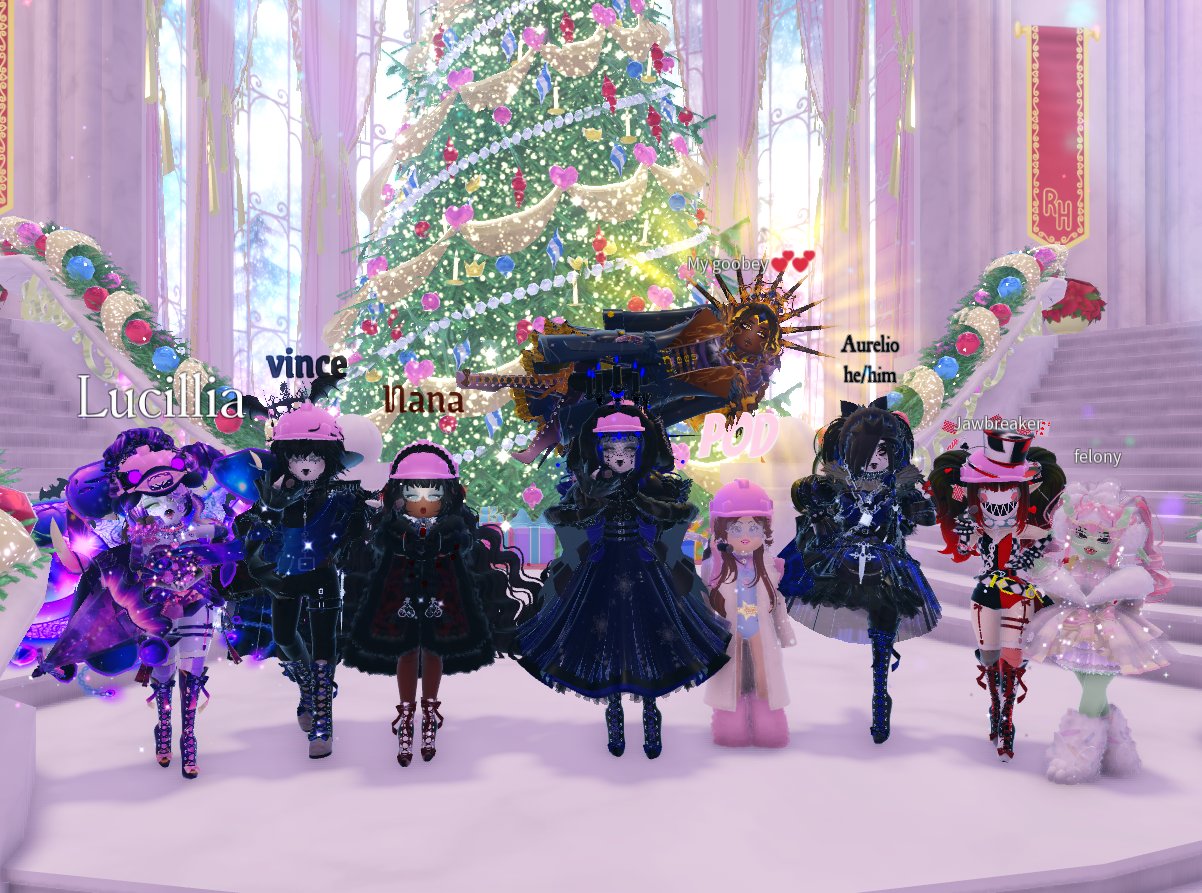 Get darling academia uniform in royale high