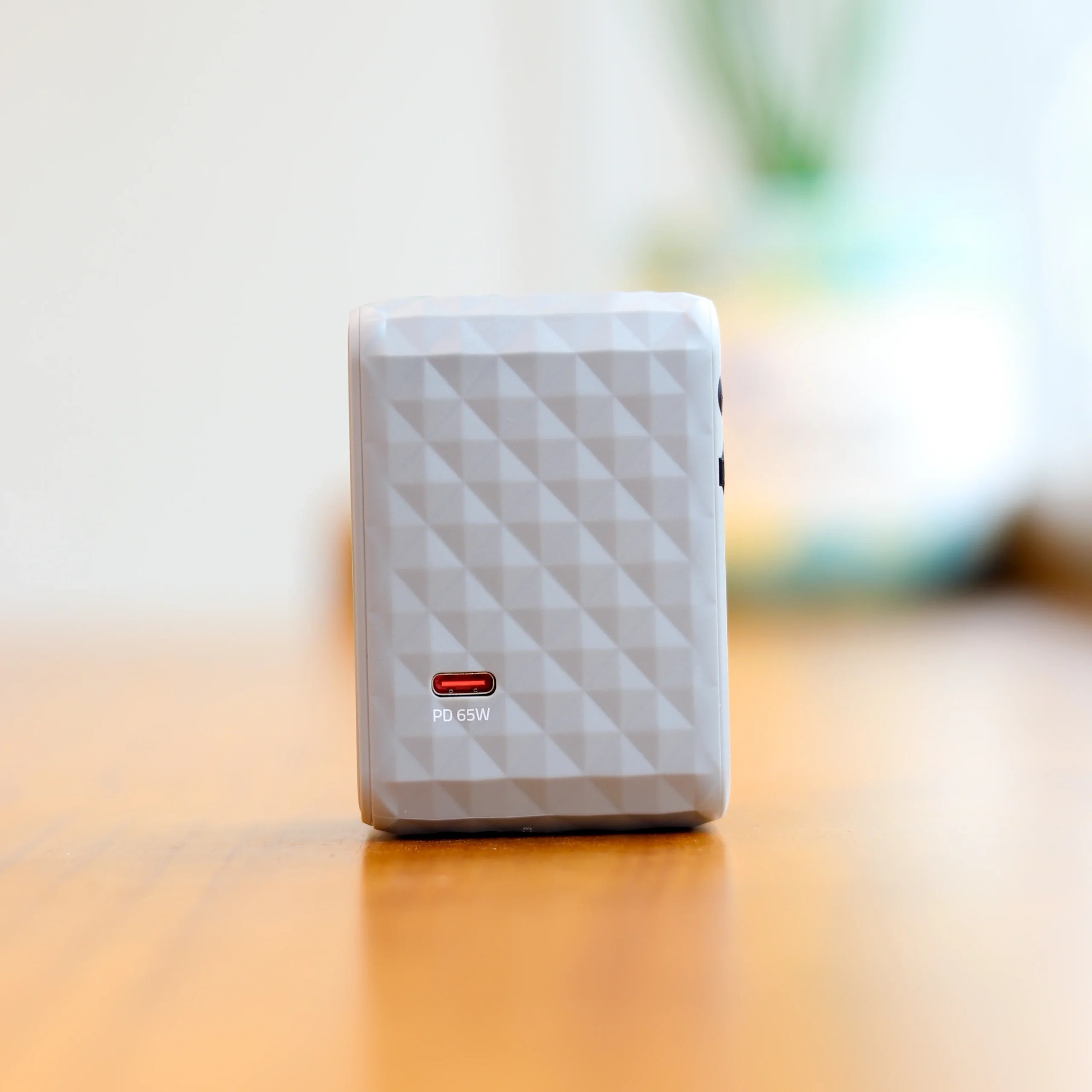 Powerology Universal Multi-Port Travel Adapter PD 65W - Image 4