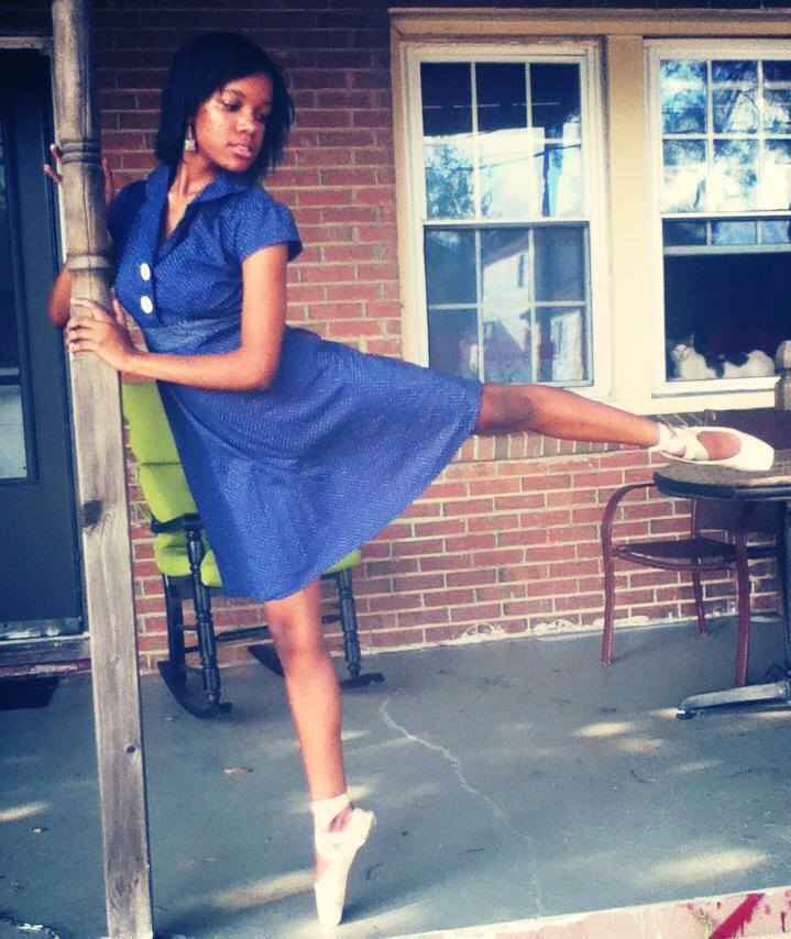Bethany being photographed en pointe.