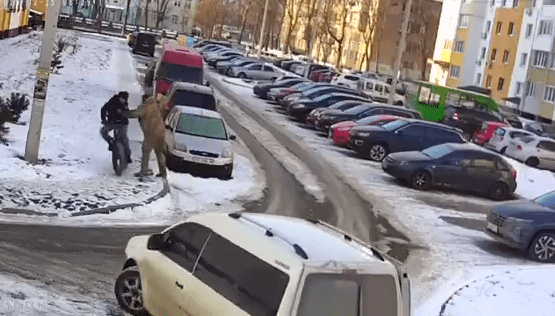 乌克兰军队征兵官员涉嫌暴力强制征兵