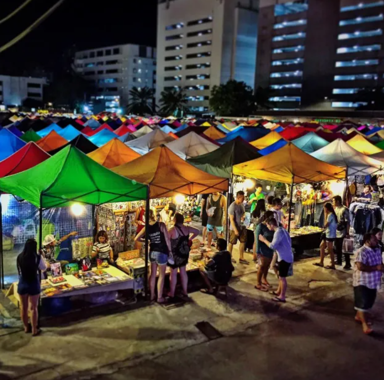 曼谷夜市：8个你绝不能错过的热门夜市推荐