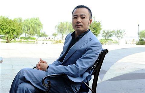 骗局大师俞凌雄：被骗进传销反成骨干，靠嘴忽悠净赚数亿，移民后还享国宾级待遇