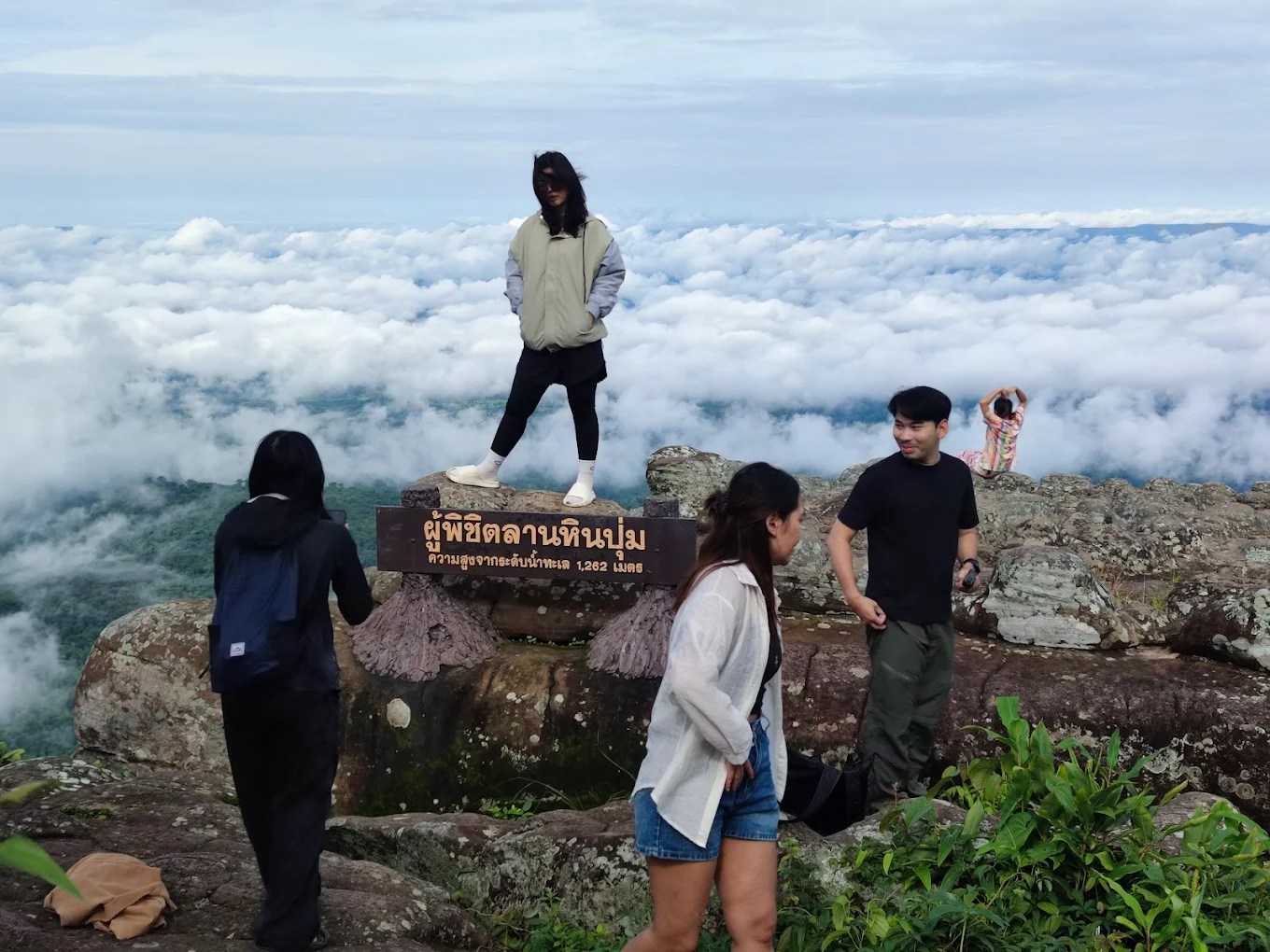 Lan Hin Pum 2025 旅行攻略：泰国 Phu Hin Rong Kla 国家公园的奇异岩石平原