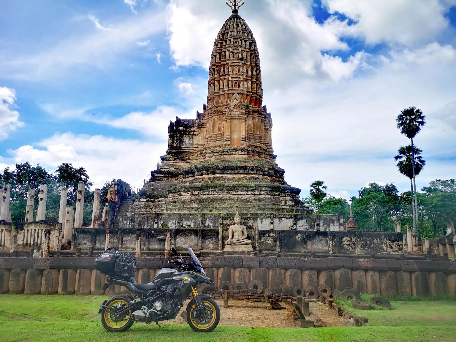 西冲寺（Wat Si Chum）：素可泰历史与文化的瑰宝