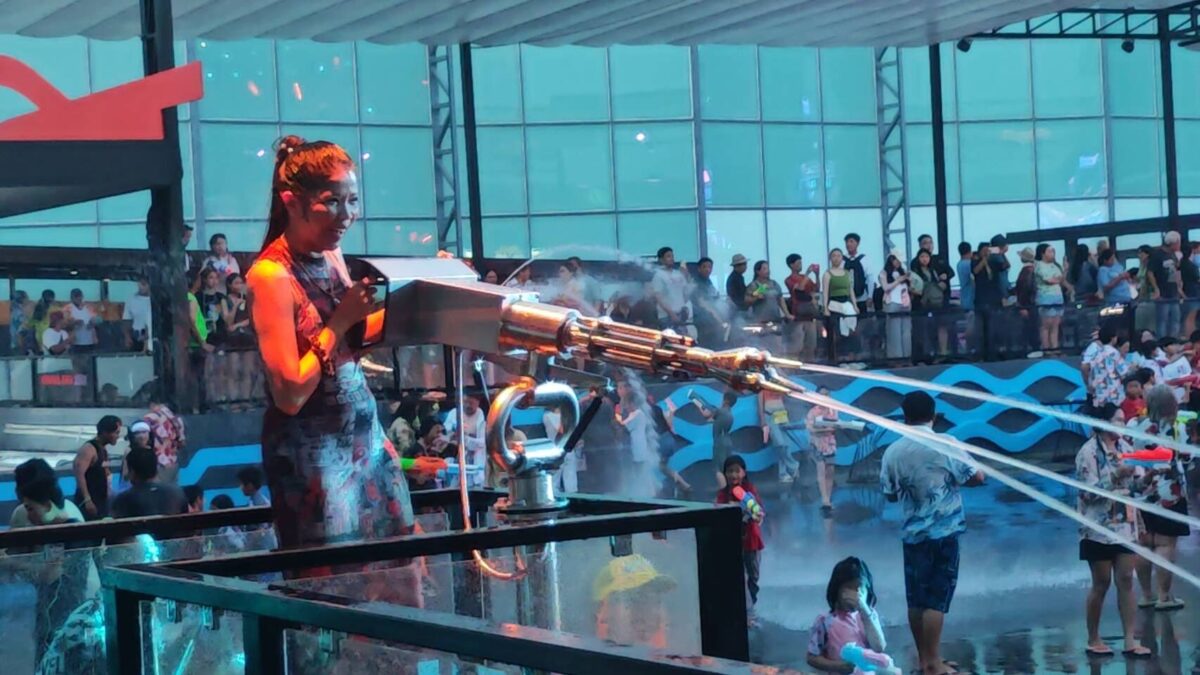 芭提雅跃居泰国游客首选：宋干节水上狂欢吸引年轻族群