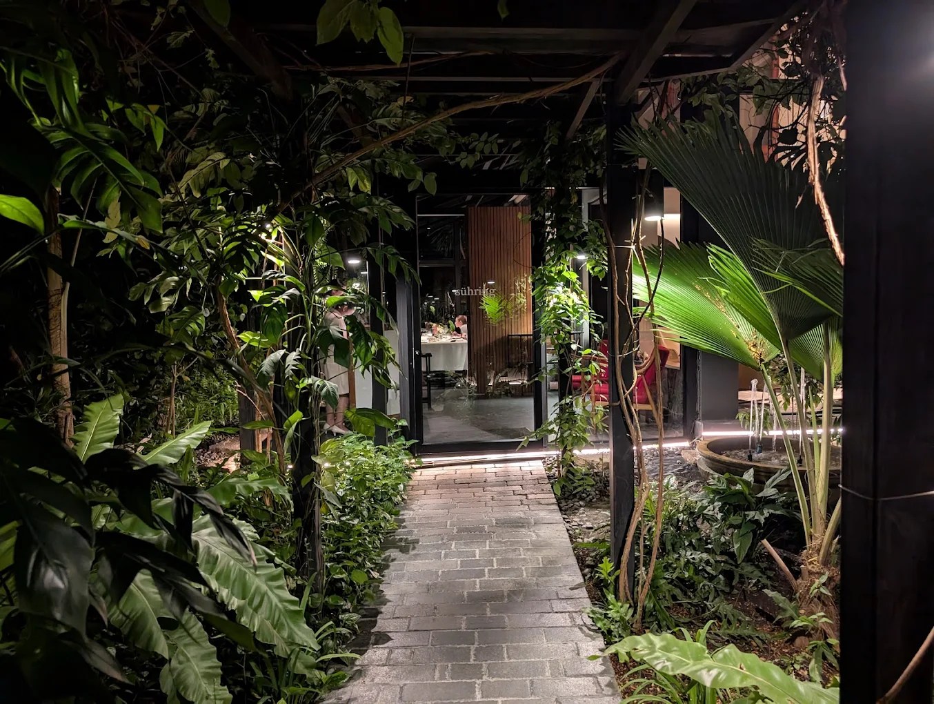 曼谷的德国美食巅峰：Sühring餐厅的优雅与创新