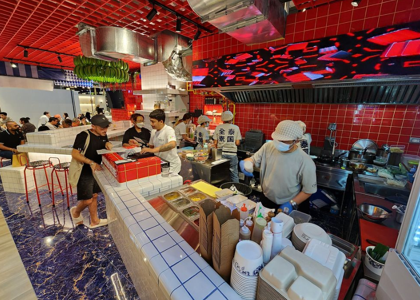 V Street High Street Vegan Food —泰式纯素料理的时尚新地标