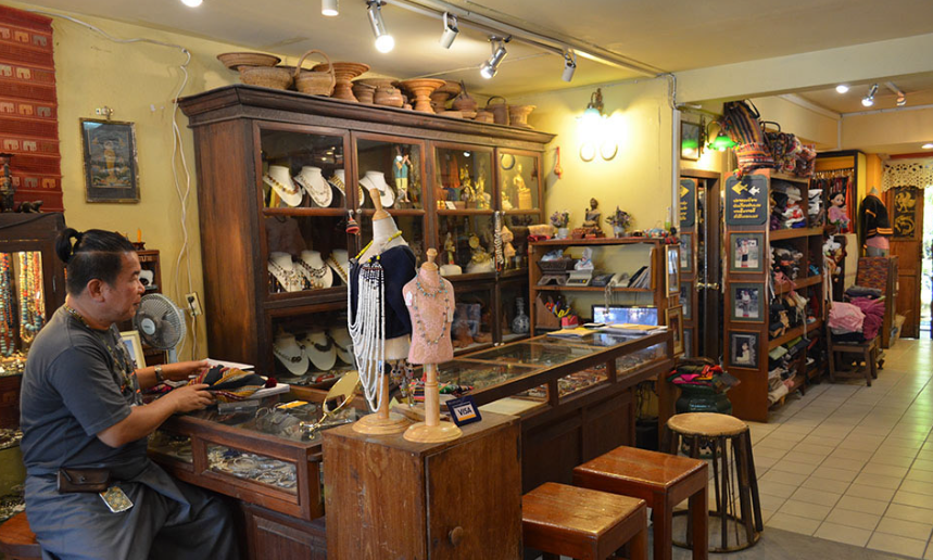 清迈Srisanpanmai：泰北纺织村的兰纳风情服饰