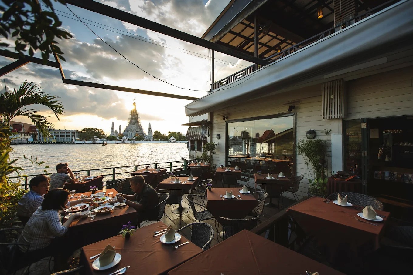 曼谷河畔餐厅推荐：The Deck by Arun Residence郑王庙对岸的美食与美景盛宴