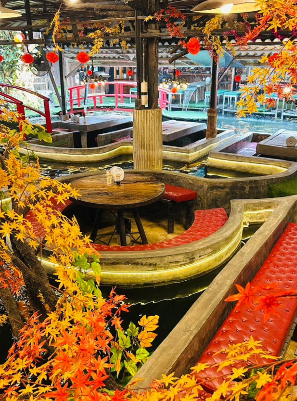 Carp Cafe’：清迈水上咖啡与锦鲤共舞的秘境