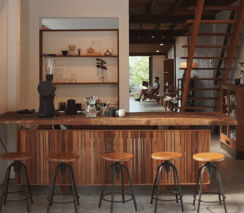 农开湄公河畔的秘密咖啡画廊：Under+Overgraphy