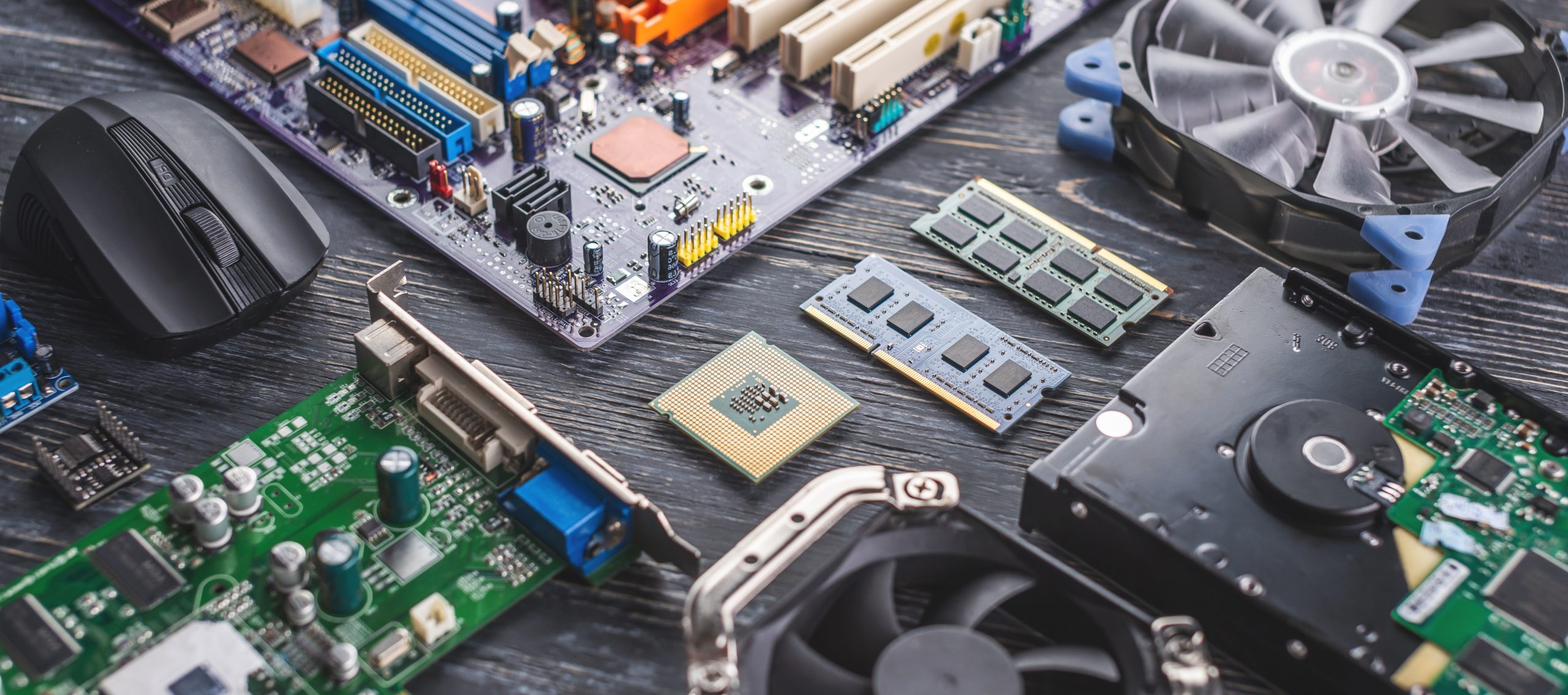 The computer hardware configuration is laid out on a dark background. The concept of a modern solid-state digital technology