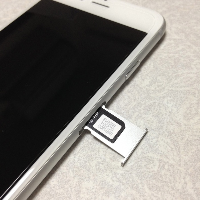 au iPhone 5sのSIMカードは、SIMフリーiPhone 6sに挿しても動きました