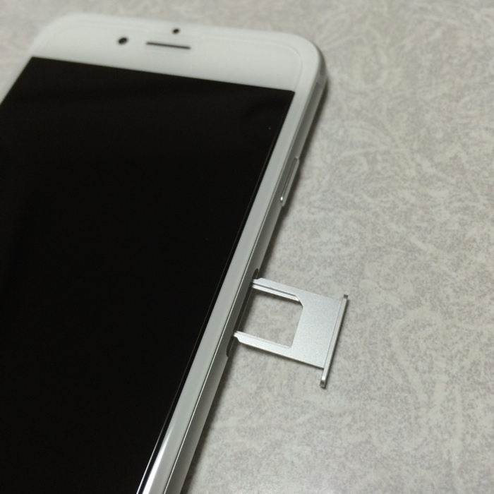 au iPhone 5sのSIMカードは、SIMフリーiPhone 6sに挿しても動きました