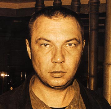 С отличием окончил московский энергетический институт (мэи) по специальности  . DV: "ÐÐ¸ÐºÑÐ¾Ñ ÐÐµÐ»ÐµÐ²Ð¸Ð½, Ð¿Ð¾Ð¹Ð¼Ð°Ð½Ð½ÑÐ¹ ÐÐÐ Ð¸Ð· Ð Ð² Ð" â "Ð¯ÑÑÐ°" | DV "Victor