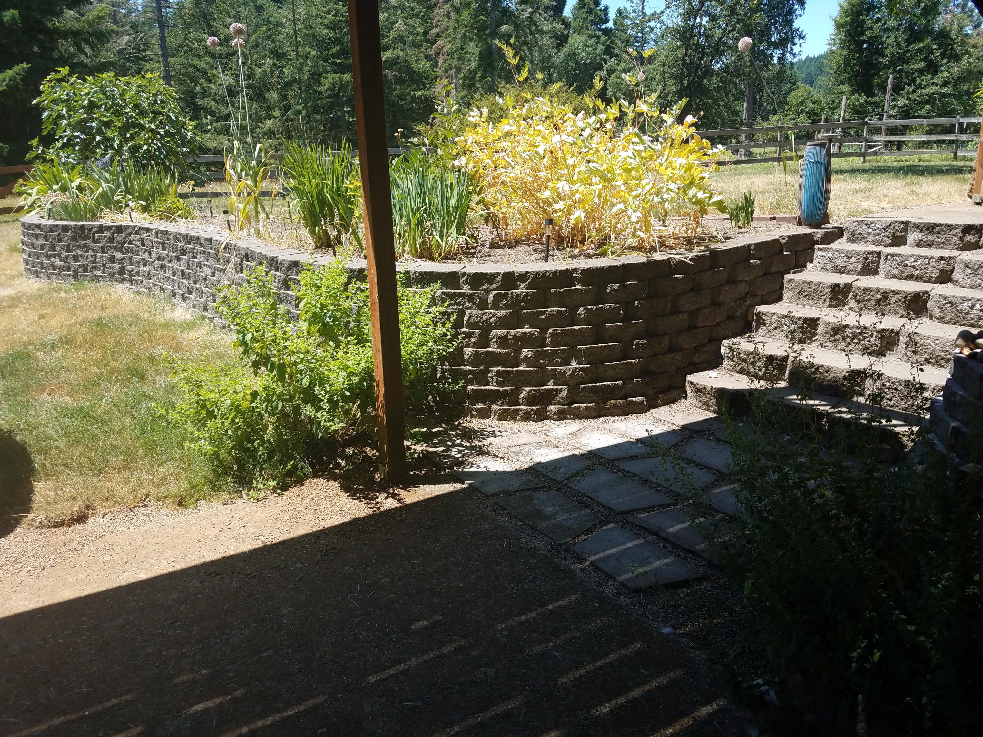 Completed retaining wall project in Yakima, WA